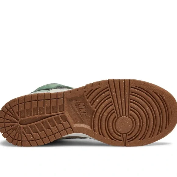 Nike Dunk “toasty” size 8 🔥 next to new condition!! - Picture 5 of 7